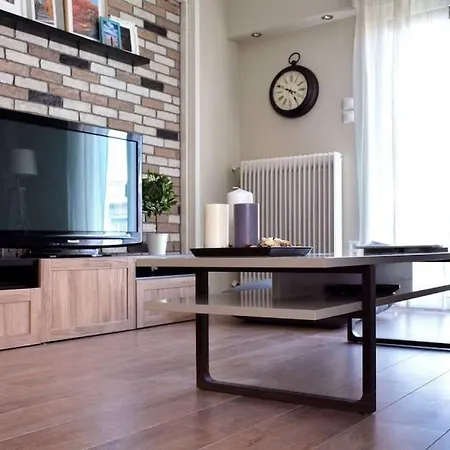 Apartment Near Acropolis, 3 Bedroom 2 Bathroom Big Beautiful Athens
