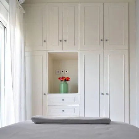 Apartment Near Acropolis, 3 Bedroom 2 Bathroom Big Beautiful Athens