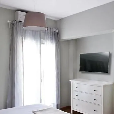 Near Acropolis, 3 Bedroom 2 Bathroom Big Beautiful