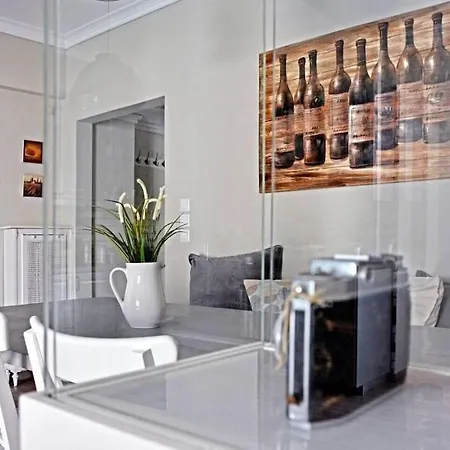 Near Acropolis, 3 Bedroom 2 Bathroom Big Beautiful * Athens