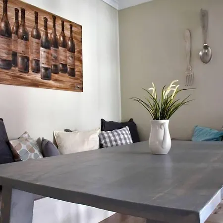 Near Acropolis, 3 Bedroom 2 Bathroom Big Beautiful Apartment