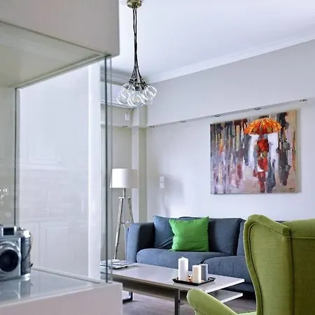 Apartment Near Acropolis, 3 Bedroom 2 Bathroom Big Beautiful Athens