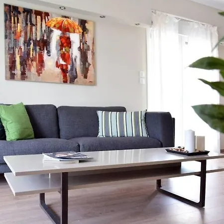 Near Acropolis, 3 Bedroom 2 Bathroom Big Beautiful Apartment